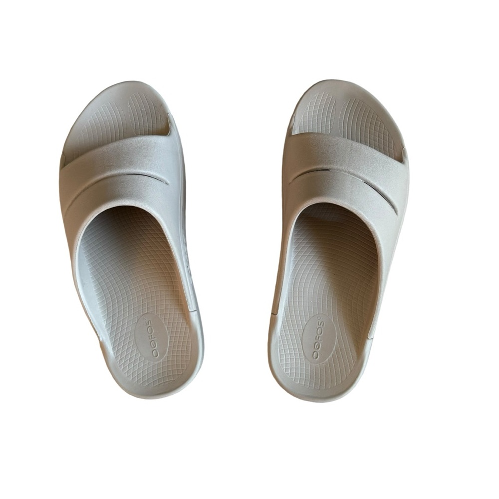 Men's OOahh Slide Sandal in excellent condition.